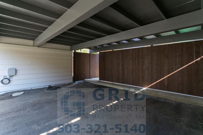Building Photo - GPM392 - NE Everett St (T1)