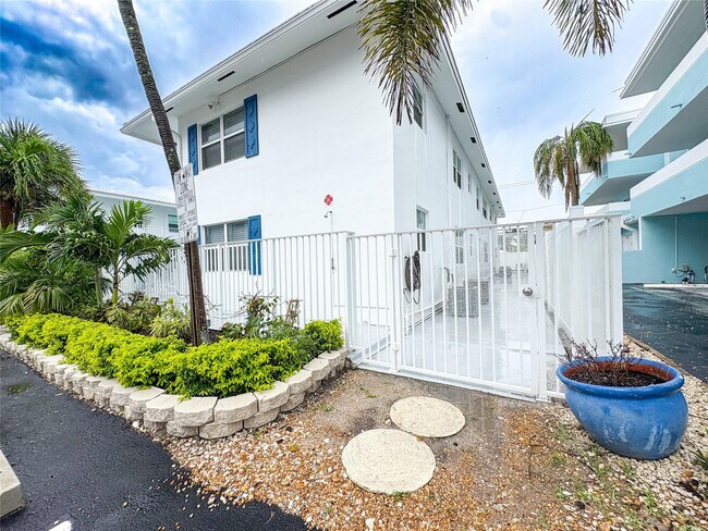 Building Photo - 4541 N Ocean Dr