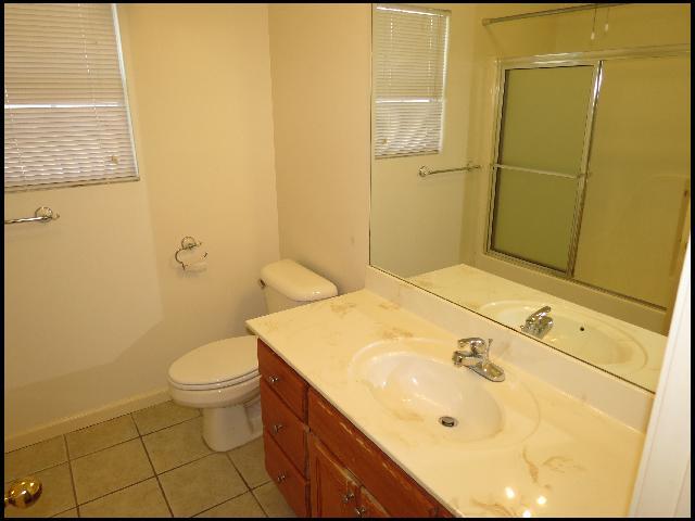Building Photo - 5 Robyn Ln