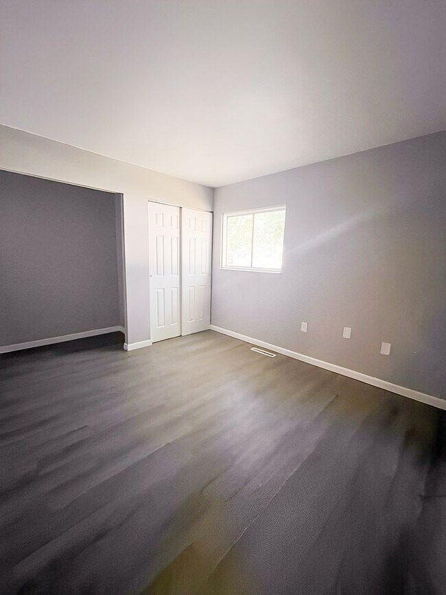 Building Photo - Charming 3-Bedroom Single-Family with New Kitchen, Large Yard & Off-Street Parking!