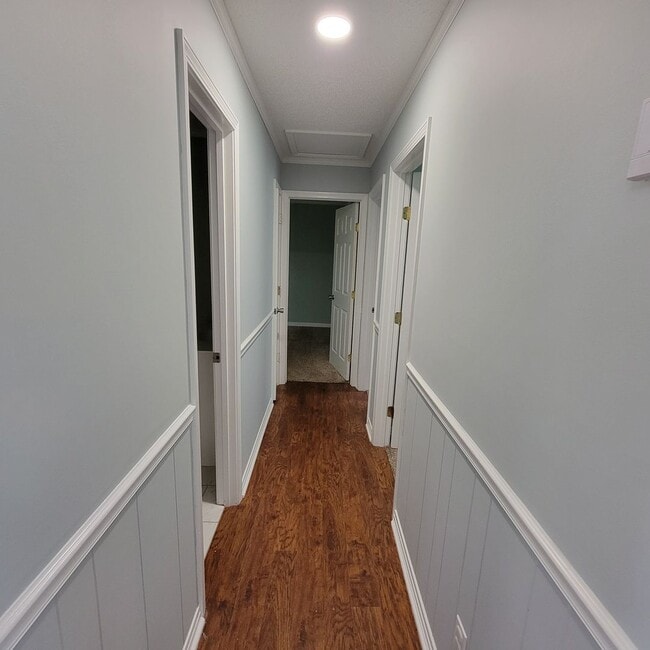 Building Photo - 2128 Wildwood Rd