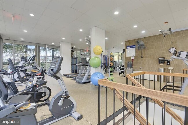 Building Photo - 520 N St SW