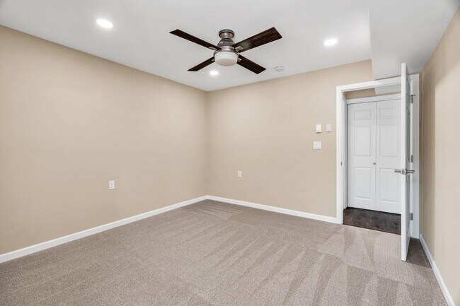 Building Photo - 15B Andover Ct