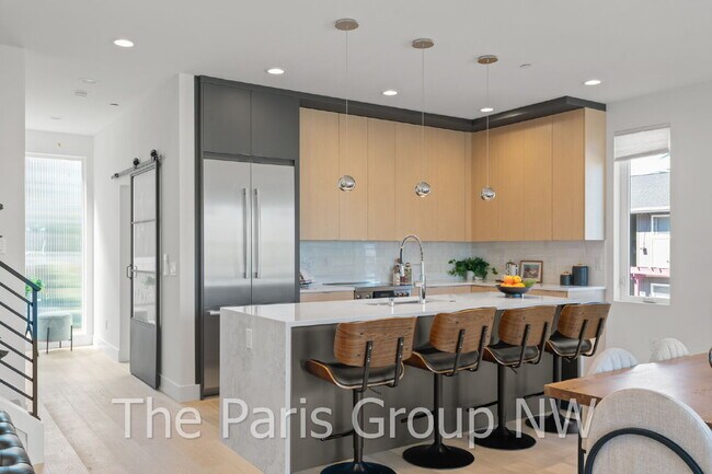 Building Photo - Stunning 2024 Built Downtown Kirkland Luxe Home for Rent! 3br/3.5ba/2410sf
