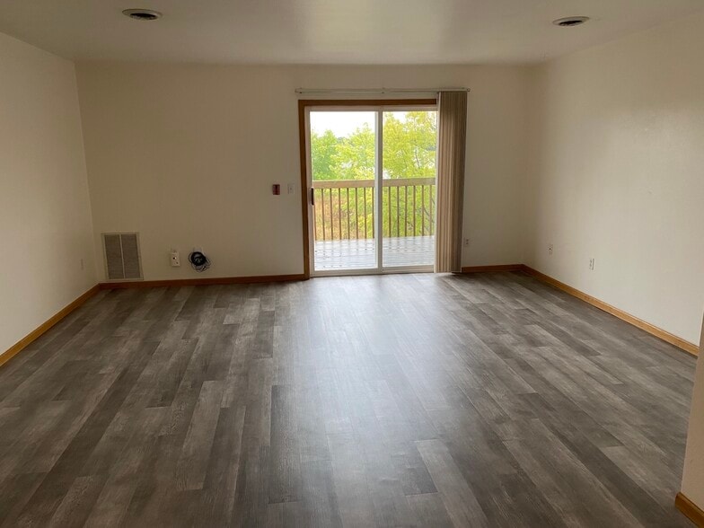 Building Photo - Trail Side Drive Apartments - FULL OCCUPANCY