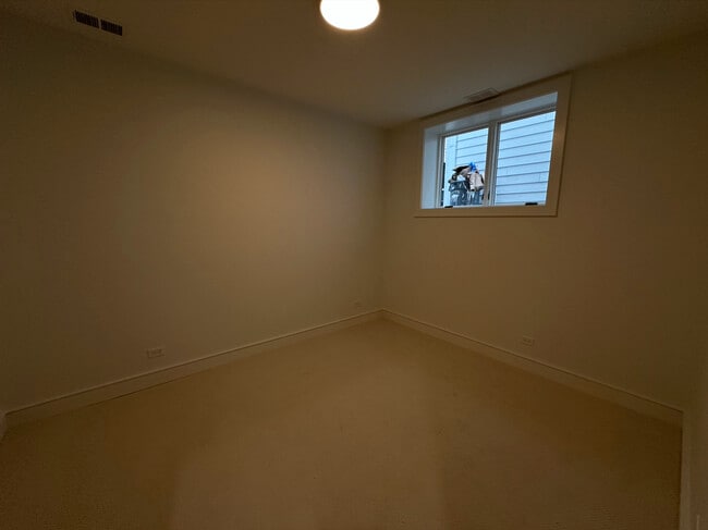 Building Photo - 4243 N Damen Ave