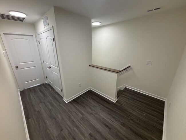 Building Photo - 608 S Blackmon St