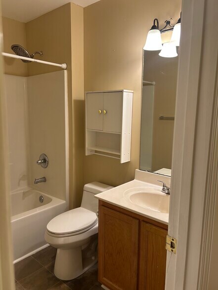 Building Photo - 100 Glenlea Ln