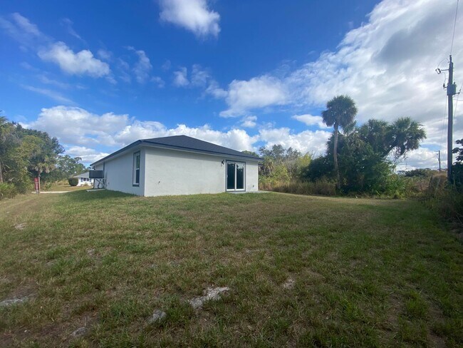 Building Photo - 17207 Waldrun Ave