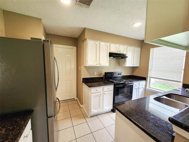 Building Photo - 1359 Tenderden Dr