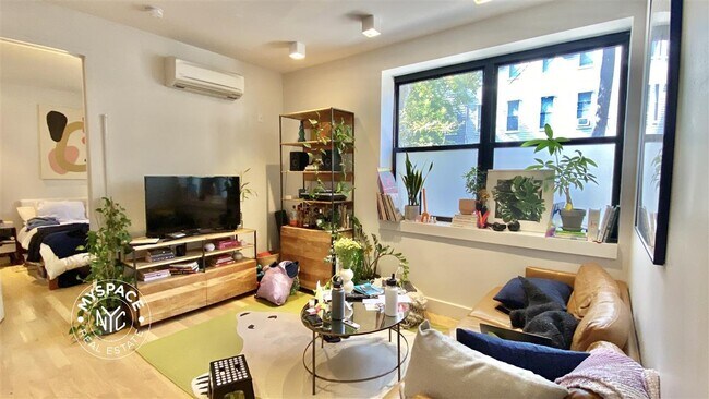 Building Photo - 312 Devoe St