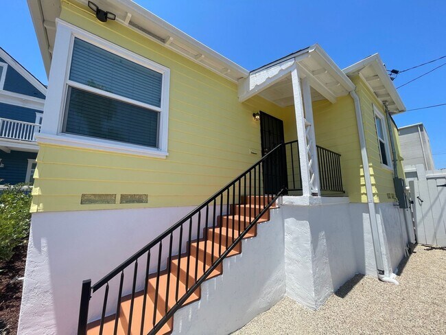 Building Photo - Charming 2-Bedroom Home with Private Yard ...