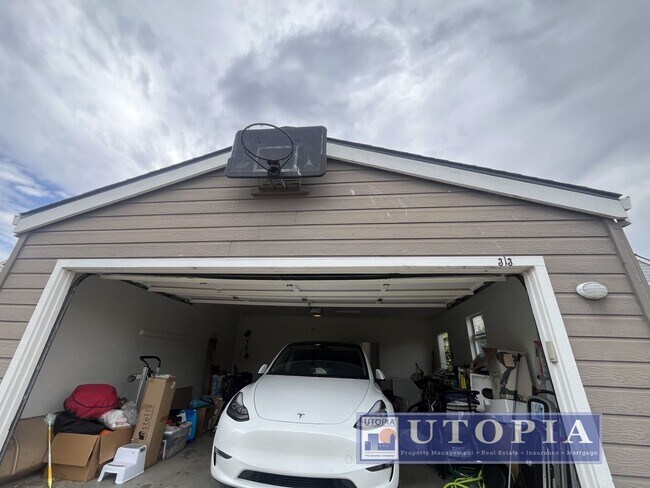 Building Photo - Quiet Beautiful 3 Bed, 2.5 Bath Property Near UCSC