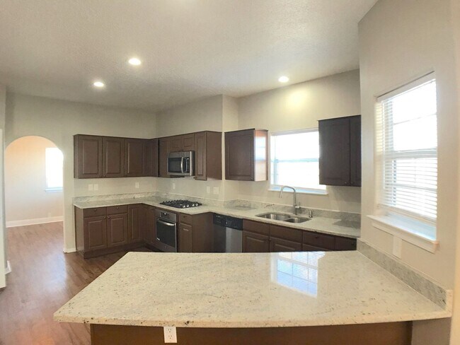 Building Photo - Stunning 4 bedroom in La Cueva area. Spacious layout. Refrigerated air! Extra Space!