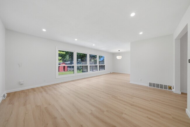 Building Photo - 817 Illinois Ave