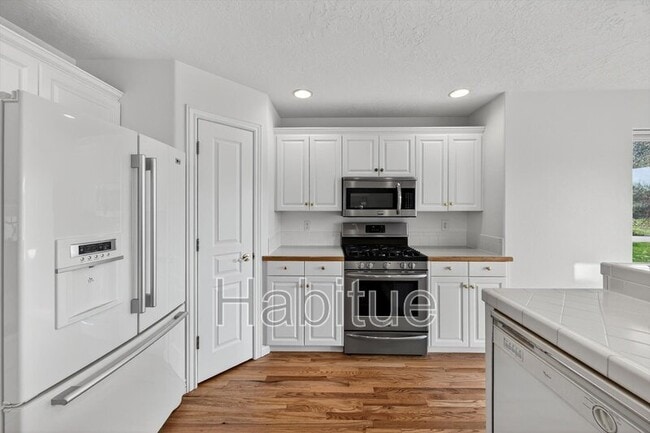 Building Photo - 393 E Trailside Dr