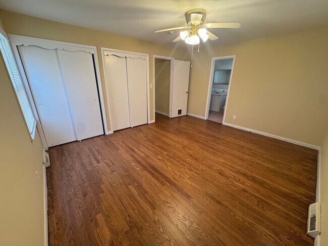 Building Photo - Spacious 1/2 Duplex in Great Waldo Area