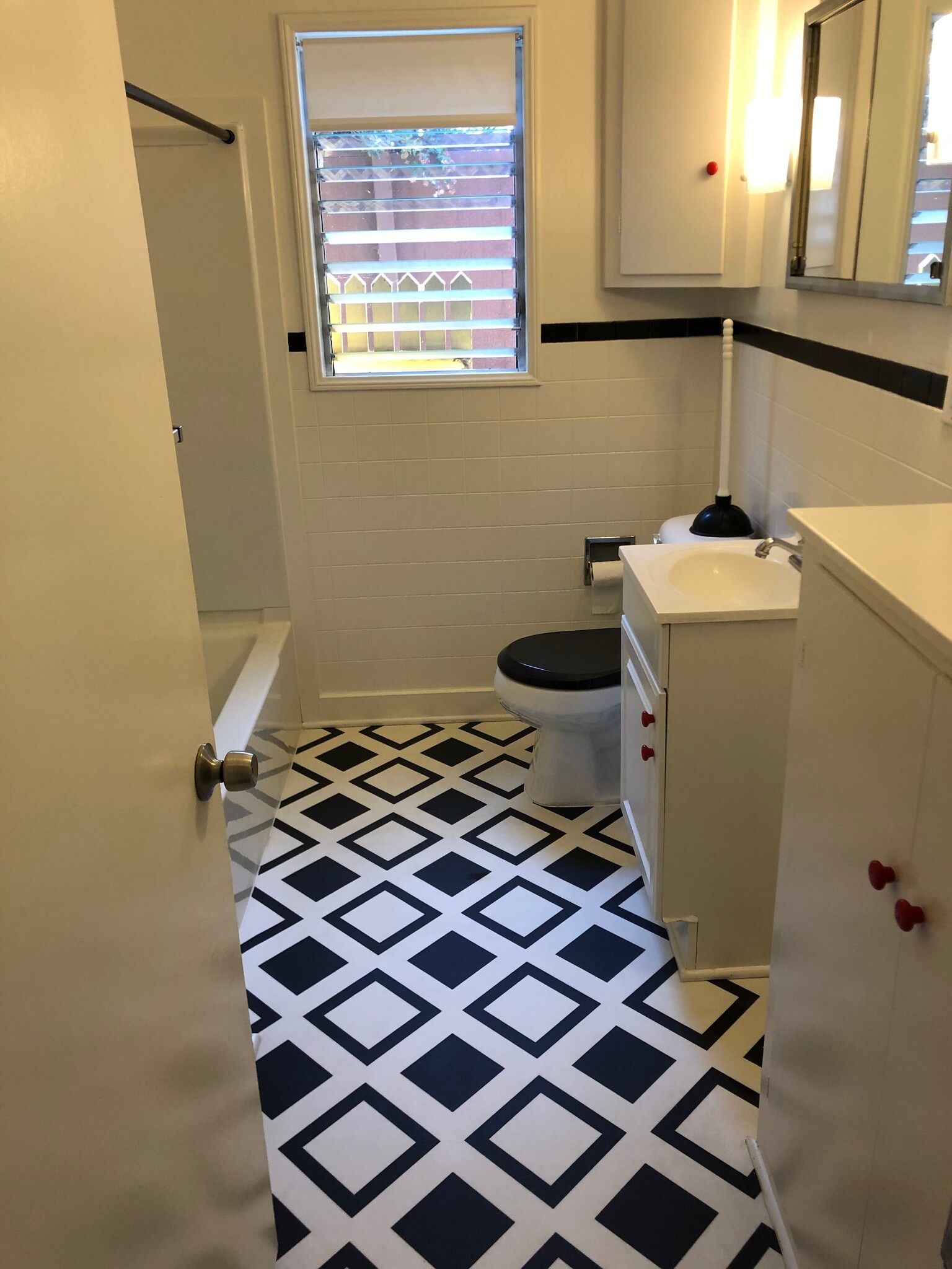 Building Photo - 647 Brooks Ave