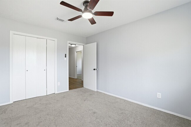 Building Photo - 7235 Battle Hills Dr