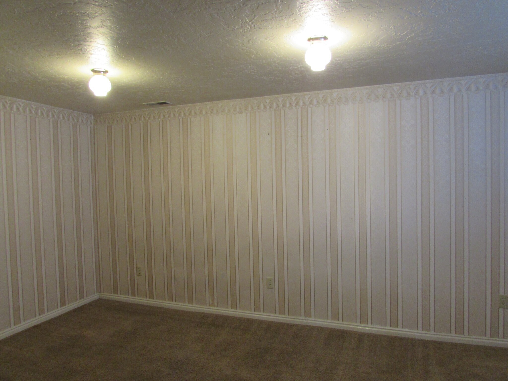 Building Photo - 252 N Quince St