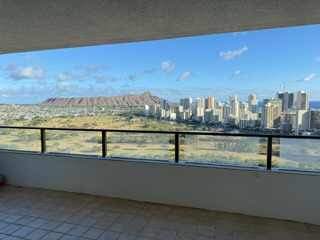 Building Photo - 583 Kamoku St