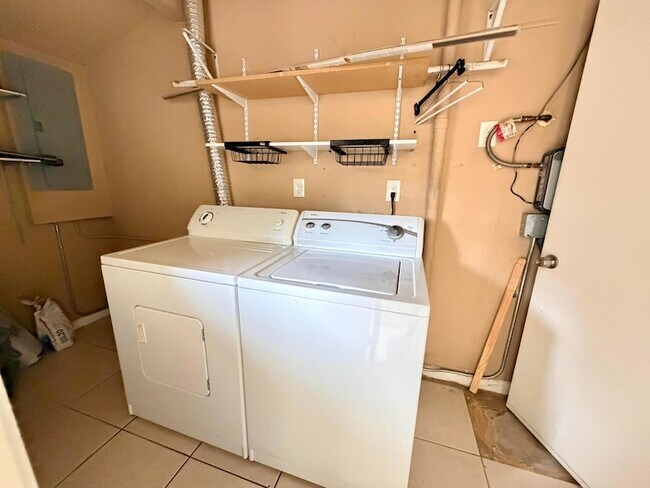 Building Photo - 3902 Chapel St