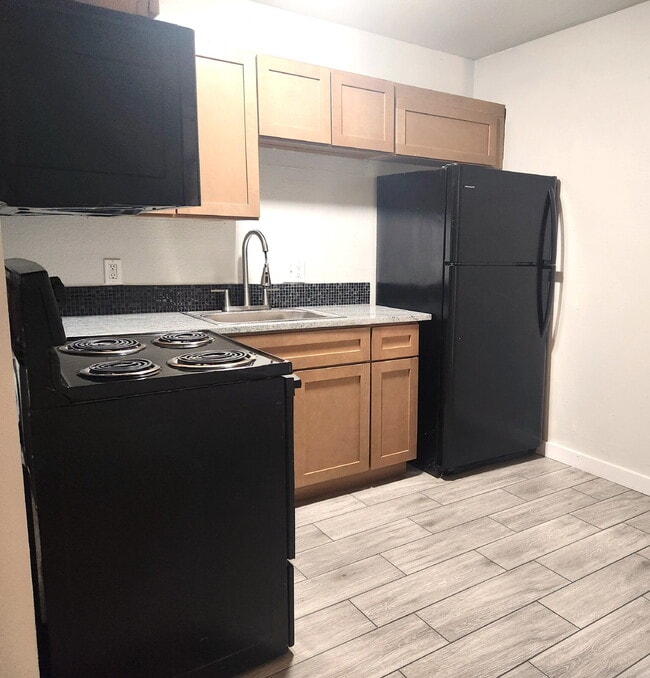 Building Photo - GCU Students Welcome! Updated 2-Bedroom Unit For Lease