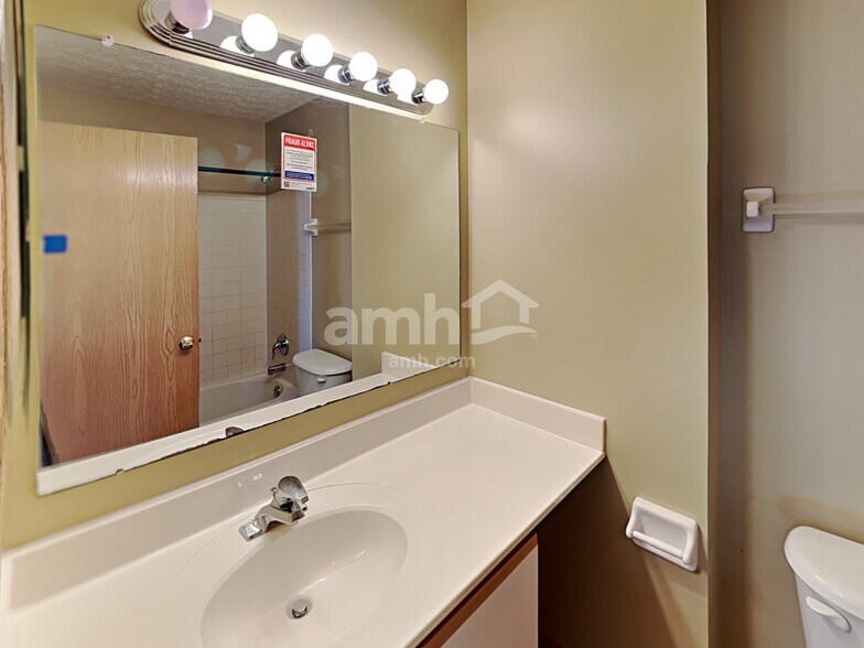 Building Photo - 45 Purple Finch Loop