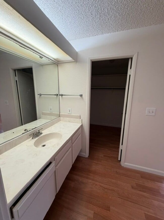 Building Photo - Beautiful 2 Bedroom and 2.5 Bathroom Condo $1,775.00