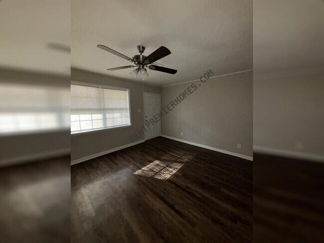 Building Photo - 28 Countrywood St