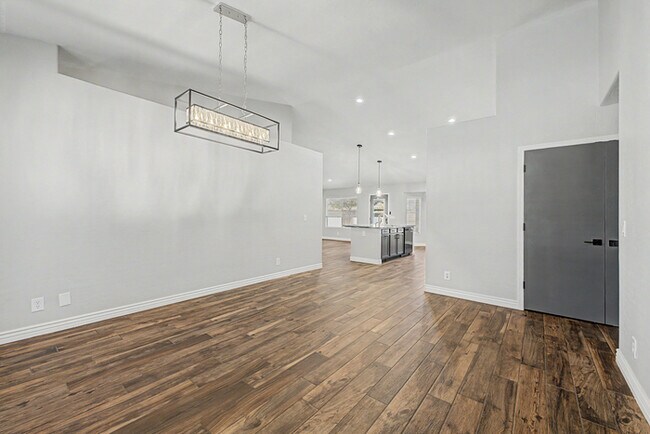 Building Photo - 2866 E Toledo Ct