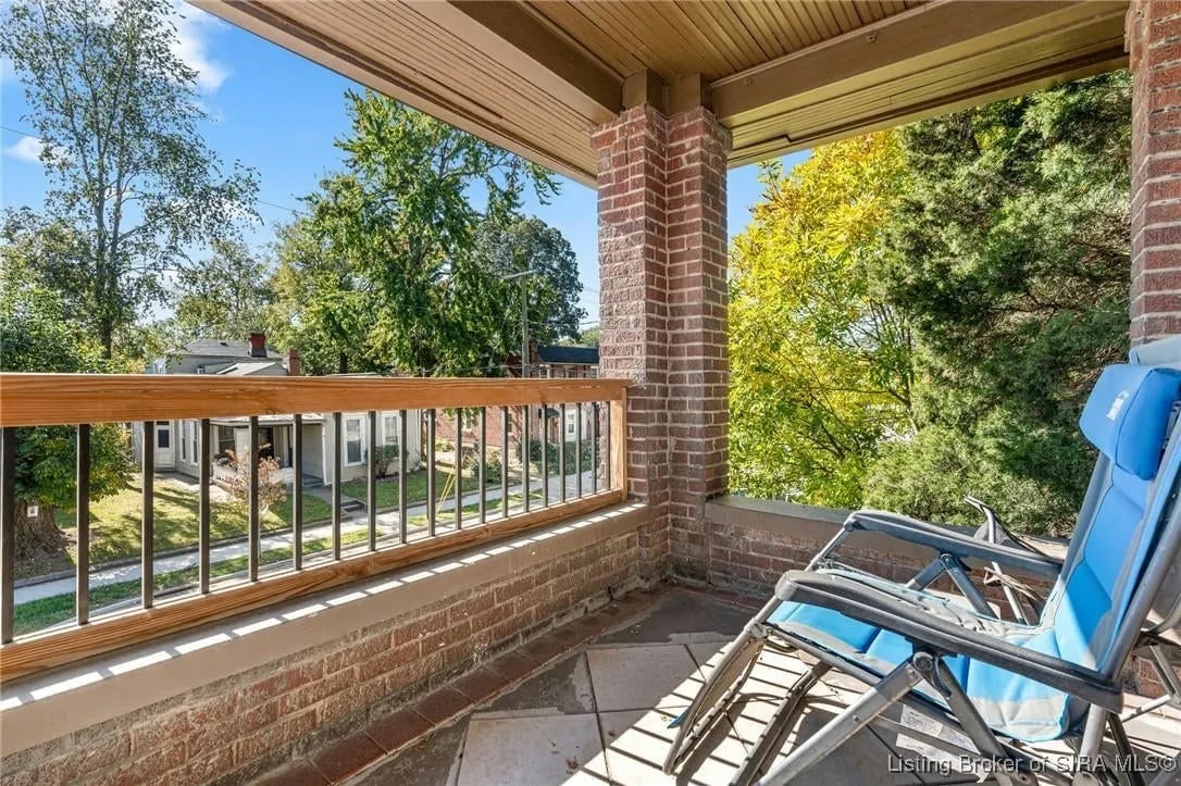 balcony - 531 E Chestnut St