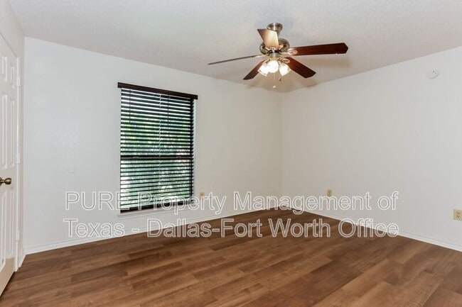 Building Photo - 928 Freestone Dr