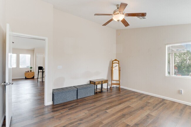 Building Photo - CHARMING 2 BEDROOM HOME IN GATED COMMUNITY...