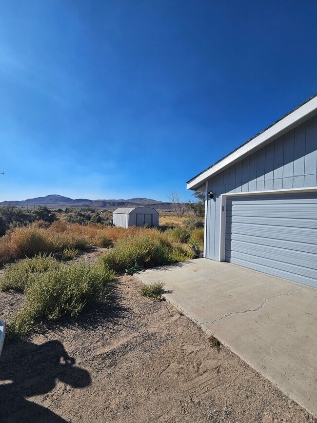 Building Photo - Beautiful, spacious single-family home