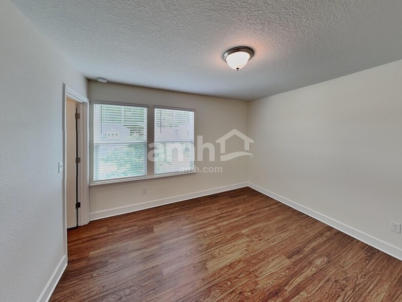 Building Photo - 378 Sandstone Dr