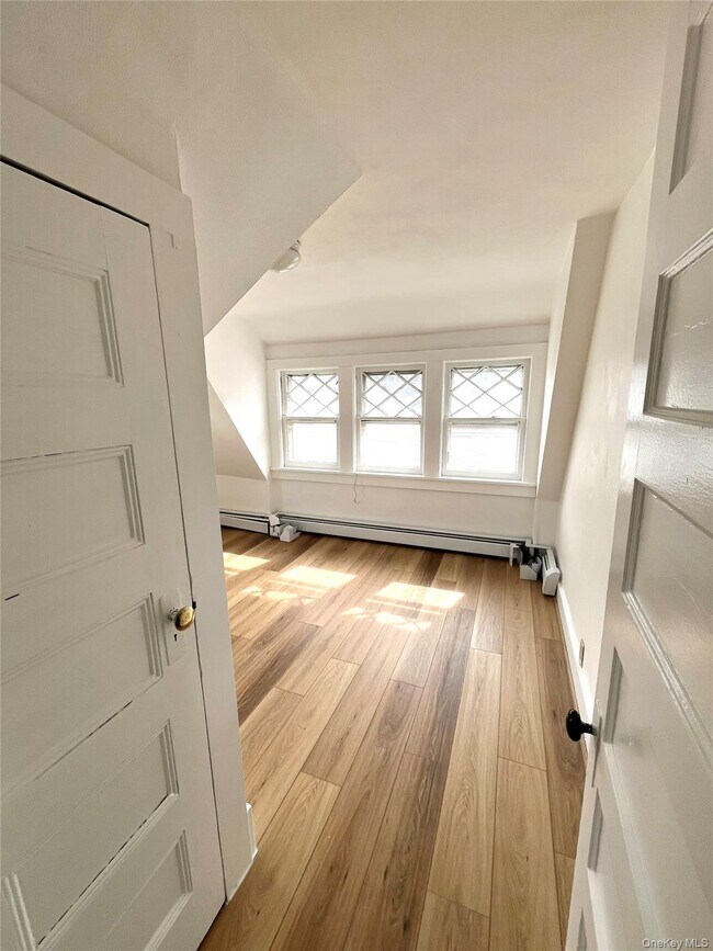 Building Photo - 7 Law St