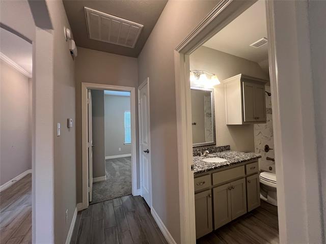 Building Photo - 148 Frank St