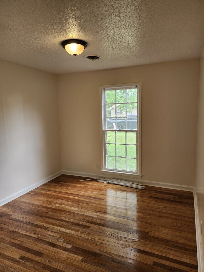 Building Photo - 1381 Biscayne Dr