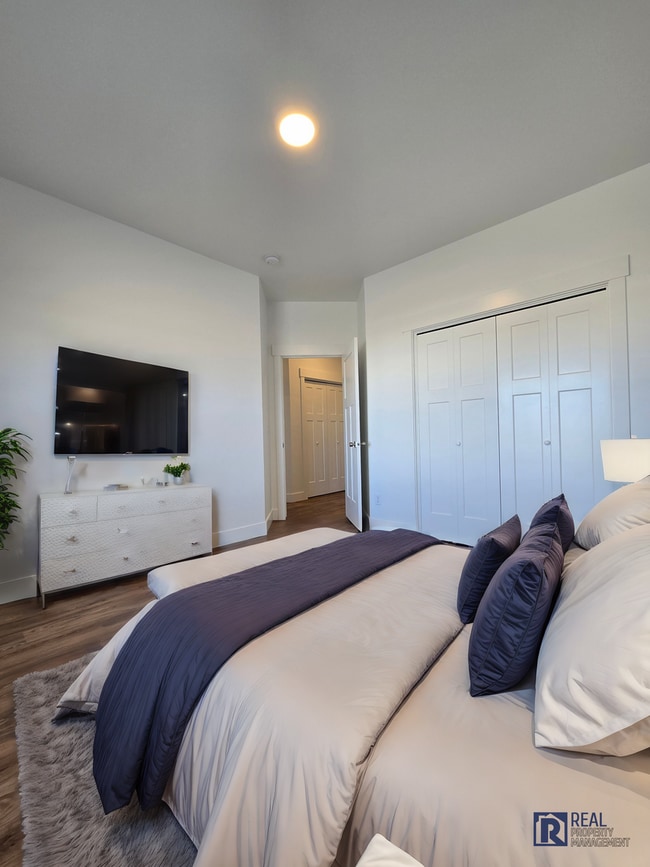 Building Photo - Modern 2-Story Town Home for Rent in Sugar...