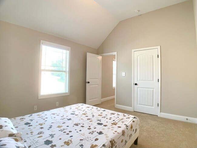 Building Photo - 2925 McManus Cir