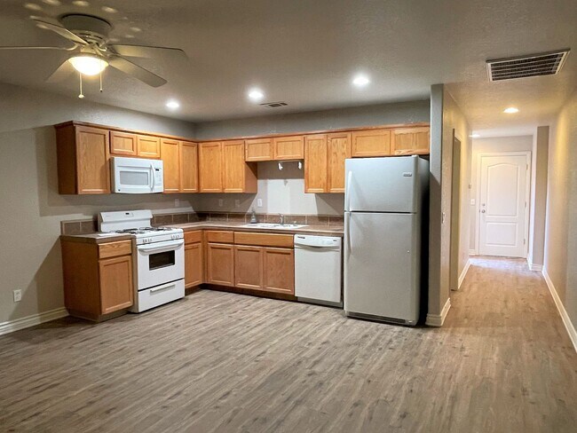 Building Photo - 21755 Ives Dr