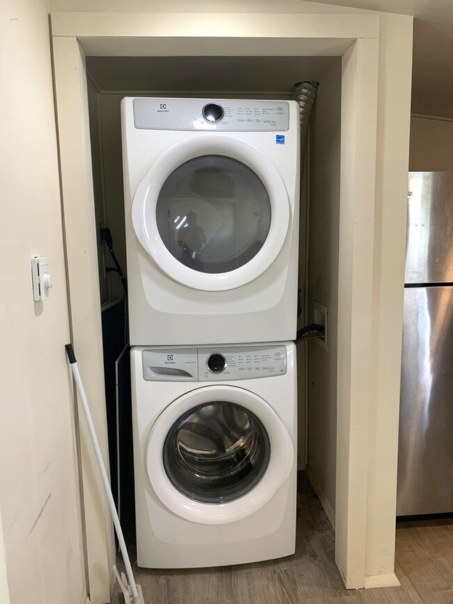 Building Photo - 302 Fairmount Ave