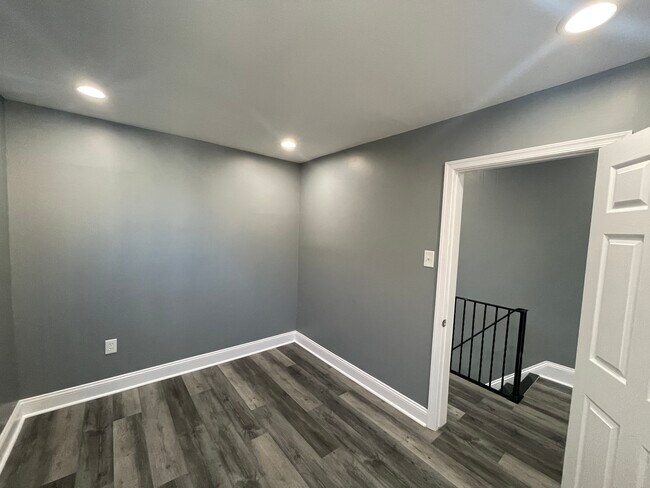 Building Photo - 1611 S Yewdall St