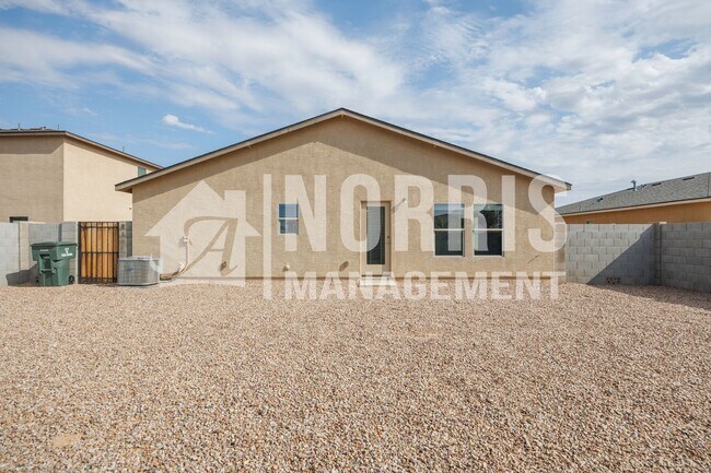 Building Photo - Newer Home in a Great Location to the Freeway