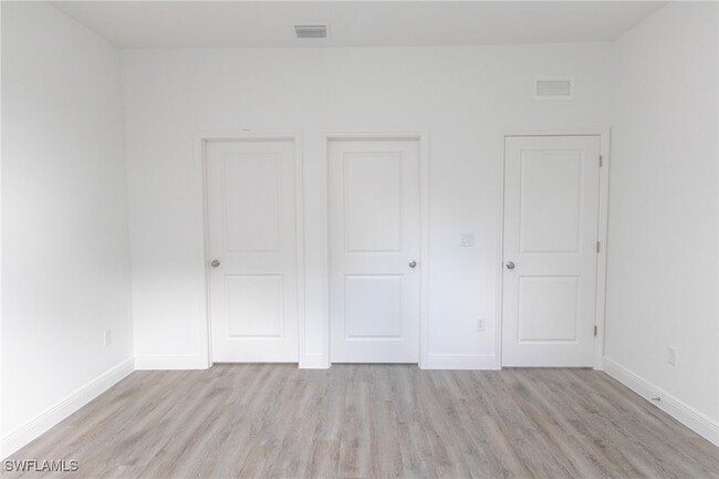 Building Photo - 3015 S Balsam Cir