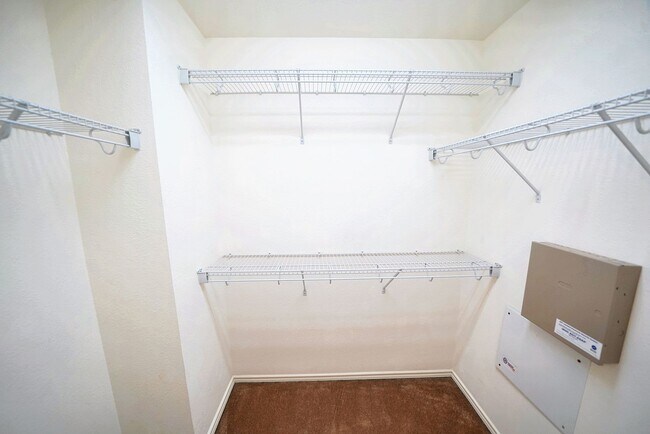 Building Photo - Lovely Home in Gated Universal City Neighb...