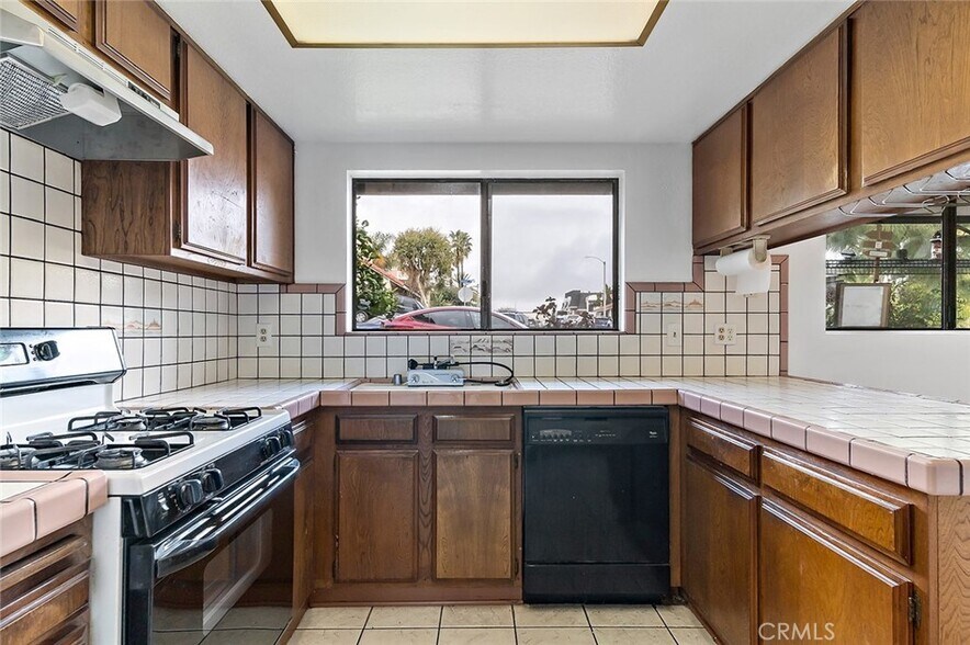 Building Photo - 5166 Dunbar Dr