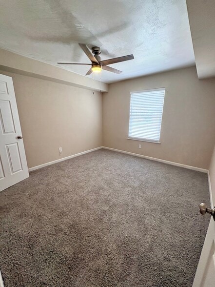 Building Photo - 200 Kilby Shores Dr