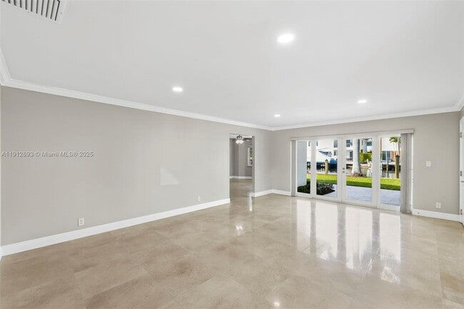 Building Photo - 633 Solar Isle Dr